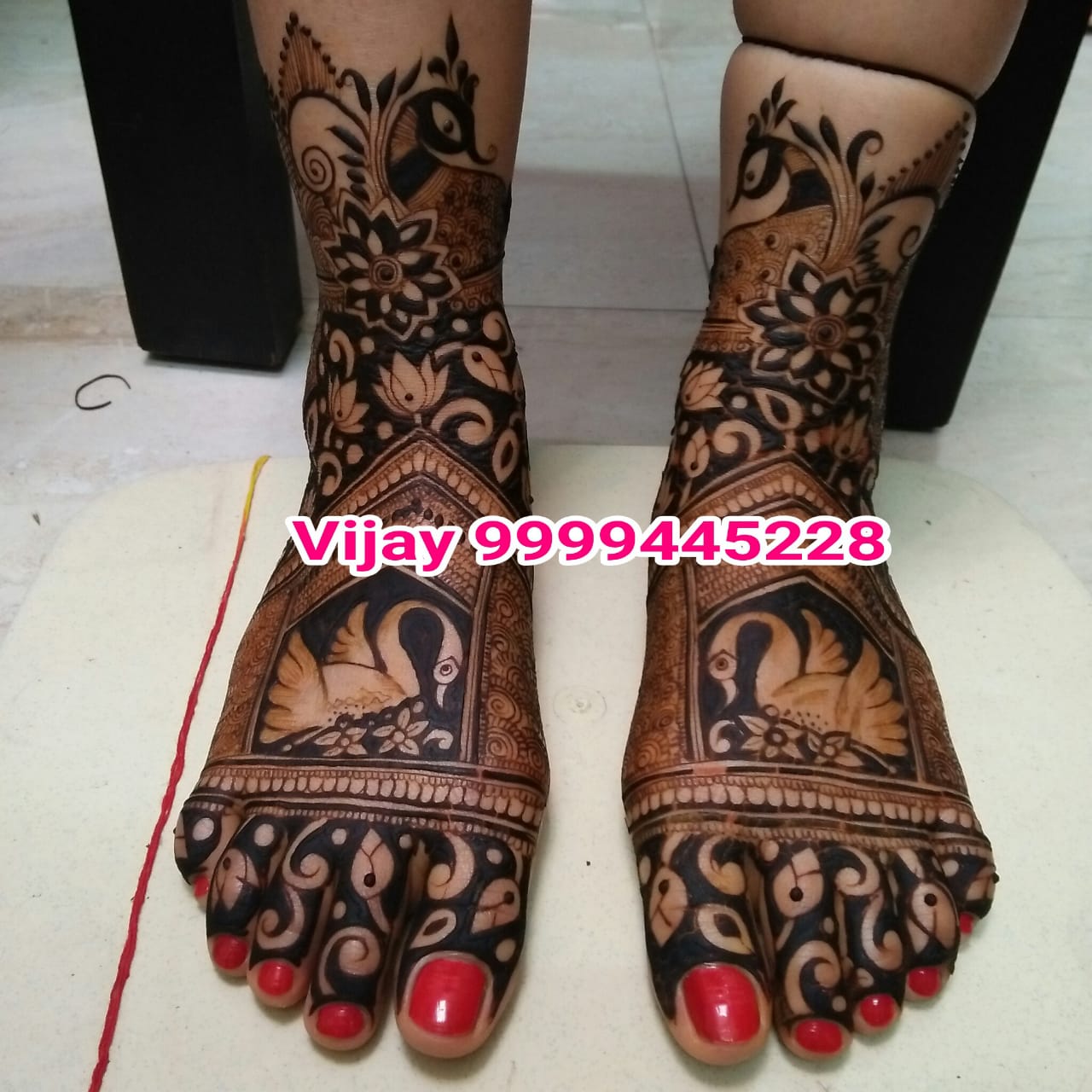 Stunning Side Leg Mehndi Designs For The Fashionista In You | HerZindagi